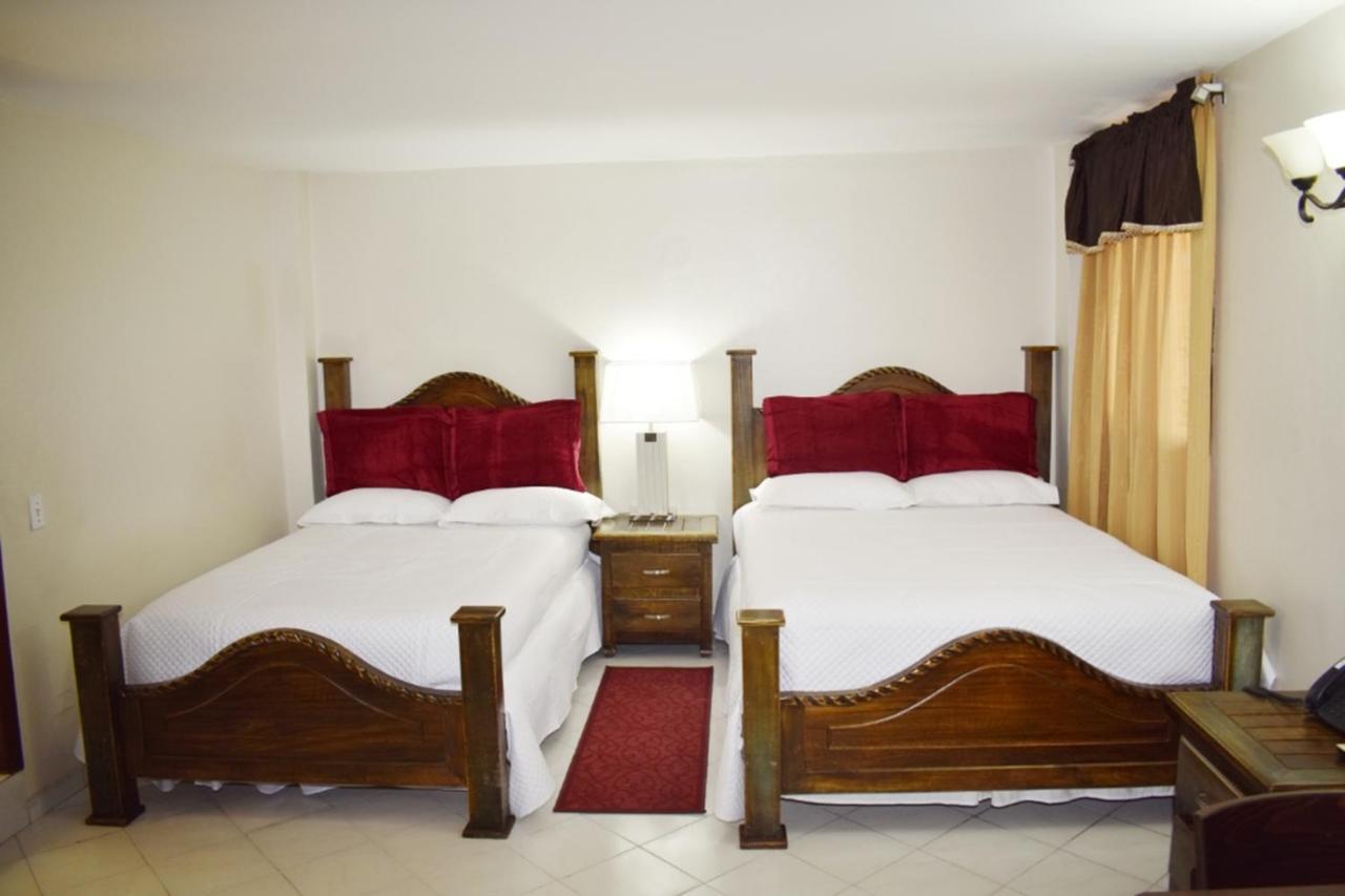 פורט-או-פרינס Constellation Hotel מראה חיצוני תמונה