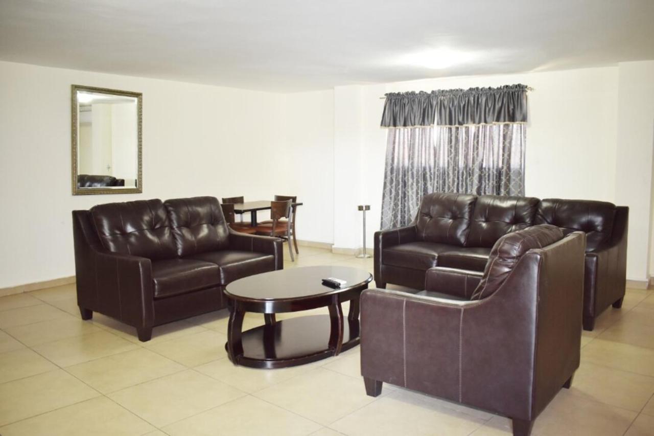 פורט-או-פרינס Constellation Hotel מראה חיצוני תמונה