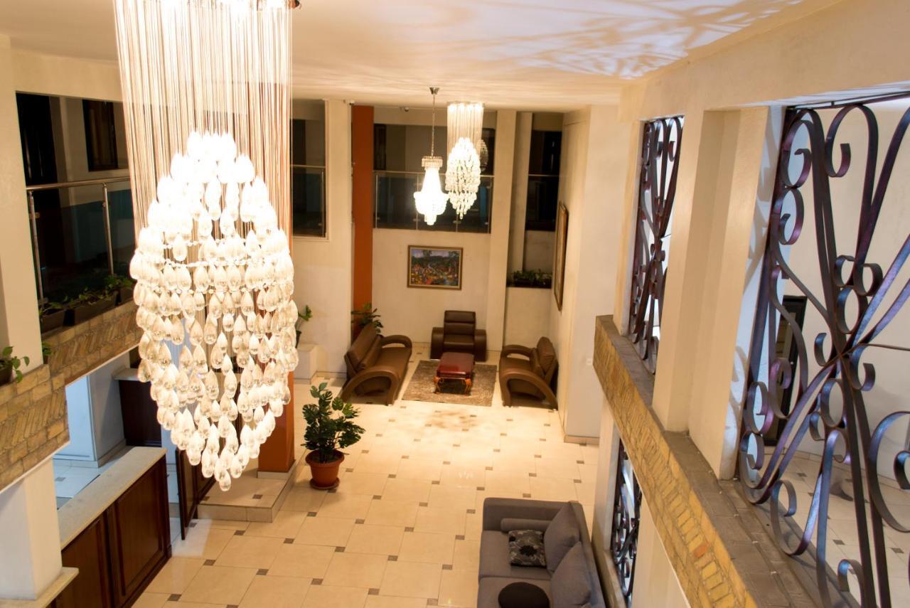 פורט-או-פרינס Constellation Hotel מראה חיצוני תמונה