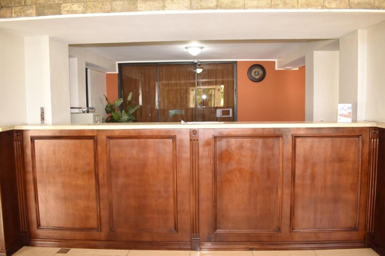פורט-או-פרינס Constellation Hotel מראה חיצוני תמונה